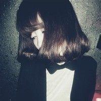 砸，标题。 喜怒形于色是需要资本