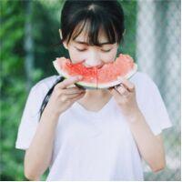 阿沁一人走 不必得到大众欢呼与恭