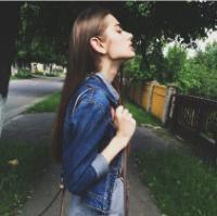 ，，，， 一轮孤月下一株孤独的