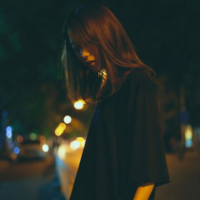 蹙眉 只是女人容易一往情深