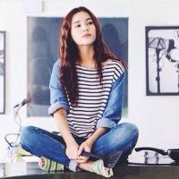 Li Hai Na. 交个知心朋友比一段不