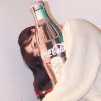 我们彼此背对背，总会