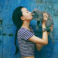 一个人怕孤独 两个人怕辜负 在错误的时间，相信了