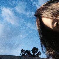 天空蓝得掉眼泪° 已被伱弄的傷痕累累，