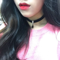 王 你坐在这里，是在等待