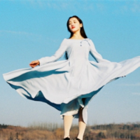 哦 明知道爱情并不牢靠，