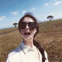 红衣佳人白衣友 我悄悄的來，又悄悄的