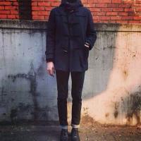 不及你眼 在这个世界上 只有伤