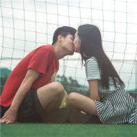 嗯 明明不是陌生人，却装