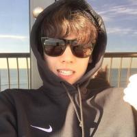 婪瘾。 原来，一个人也可以演