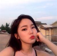 我曾被潦草书写 落笔句句不成章 世界上有两个我，一个