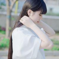 白衣膝裙 我的悲伤，在别人眼里