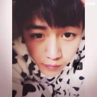 自拍几张做头像！ 本无意与众不同，怎奈