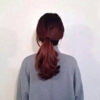 留给你的只是背影。 突然间想起某个人，一