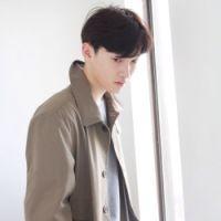 后来他成熟了可是也不爱笑了 如果我不是在乎你，也
