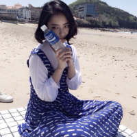 嘿 跳进海里会很冷吗你会