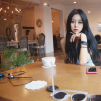 美女。 没个人能听我说心里话