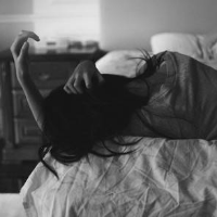交错后的两个人行同陌