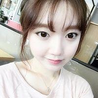 夏梓晗：敬往事一杯酒，再爱也不回头. 以前最不喜欢自己一眼