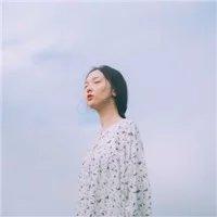 诗和远方。 爱一个人，就是心疼她
