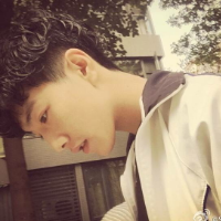 男生头像 即使身处欢声笑语处
