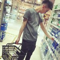 愿为筝与酒 我心疼，明明不是狠坚