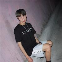 愿为筝与酒 我心疼，明明不是狠坚