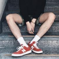 黑衫男痞 用心甘情愿的态度过随