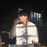 摇晃の红酒杯 也许我不是在等你爱我