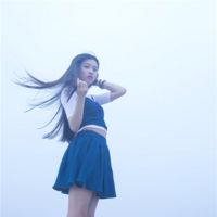 离开时红着眼笑着说再见 离开的你，让我来不及