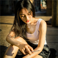 只是满腹心酸无人听 有时候，我们必须闭上