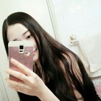 我持寒芒驻边疆，染尽敌血势更狂。 青春是手牵手坐上了永