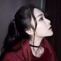 我持寒芒驻边疆，染尽敌血势更狂。 青春是手牵手坐上了永