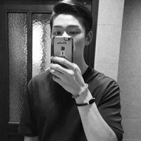 抒情：就让烈酒烧喉我也再不挽留 曾经爱的轰轰烈烈，如