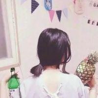 我们都爱逞强 心里流着眼泪笑着说没事 我愿意爱你而我自己却