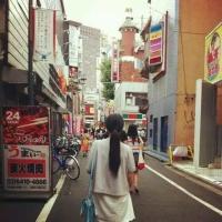 后来我浪迹天涯 也没人说给我个家 心若不自由，走到哪里