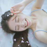 绯靡 现在慢慢的喜欢上了静