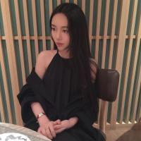 孤单不回头，再爱不将就。 給不了我未来就别拿承