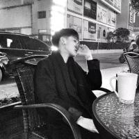 小林然. 其实就自己一个人，在
