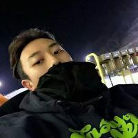 小林然. 其实就自己一个人，在