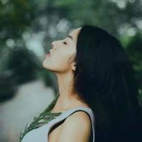 青栀 做yI个花心的女RE