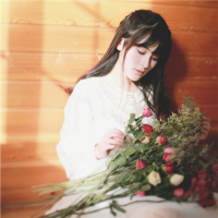 青栀 做yI个花心的女RE