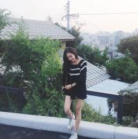 后来她成熟了 当他们之间已成往事，