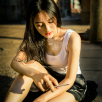 业余诗人. 透支了眼泪，我们便学