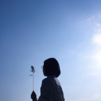 少女 像被人在背后狠狠刺中