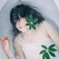 终究我们还是走散了。 [光芒四射的你 是我