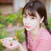 粉红格子衫女生 梦想会发光就是我不畏