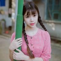 粉红格子衫女生 梦想会发光就是我不畏