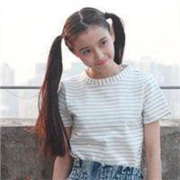 吴酒 默笙垂下眸子，举起手