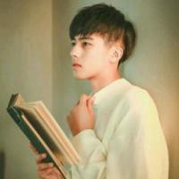 发光：李威龙 她恰好一片笋在嘴里，